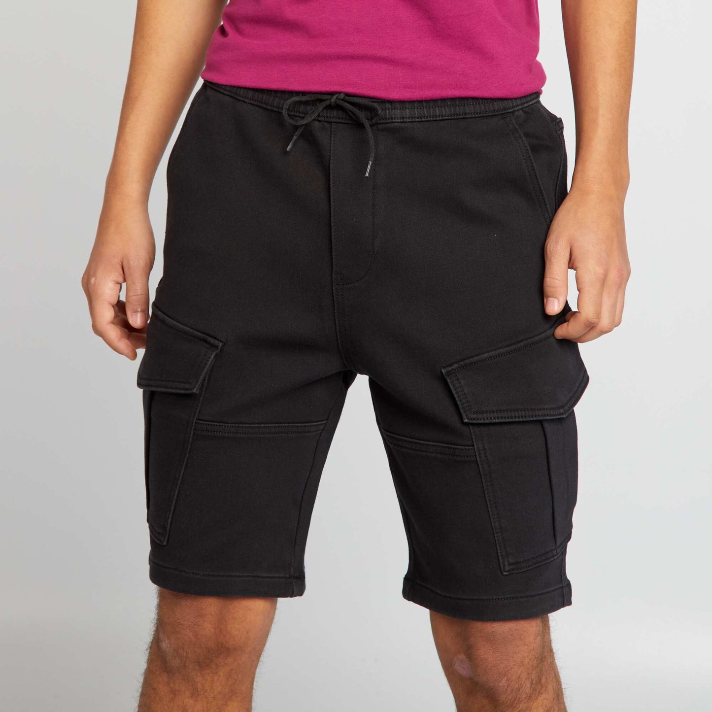 Multi-pocket shorts with elasticated waist black