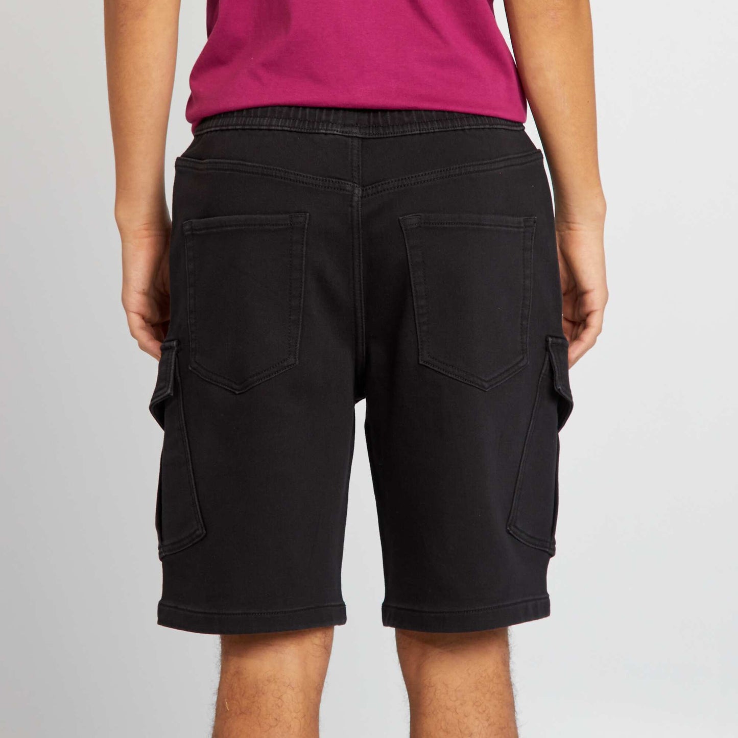 Multi-pocket shorts with elasticated waist black