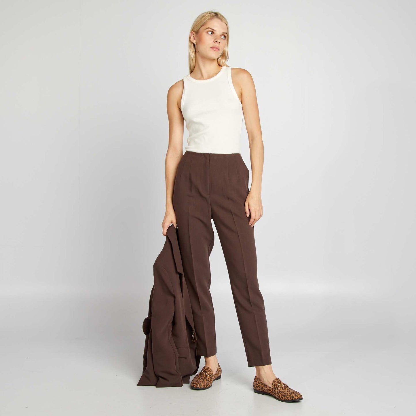 High-waisted cigarette trousers BROWN