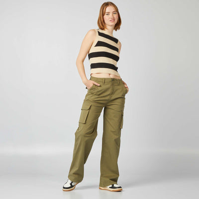 قميص بدون أكمام محبوك أبيض