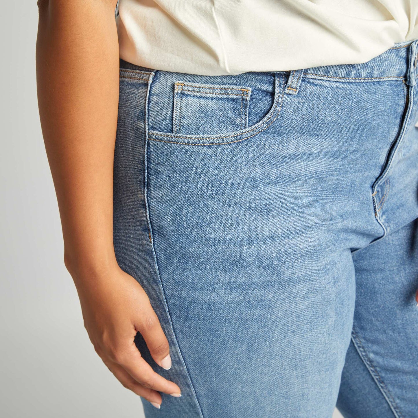 High-waisted straight-cut jeans BLUE