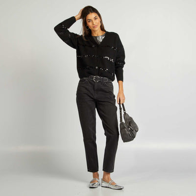 تي شيرت بأكمام قصيرة معدنية باللون الرمادي