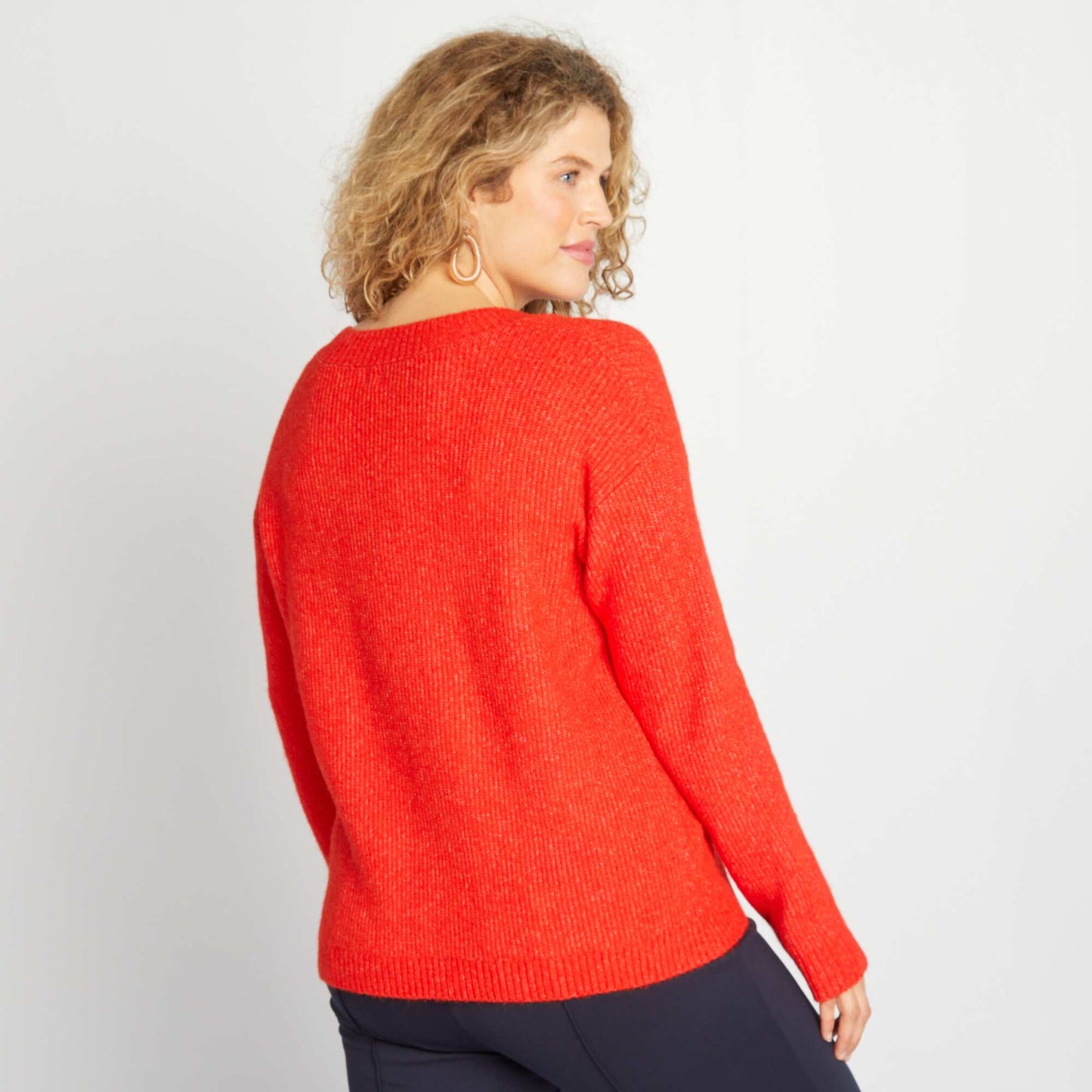 Long-sleeved V-neck sweater red