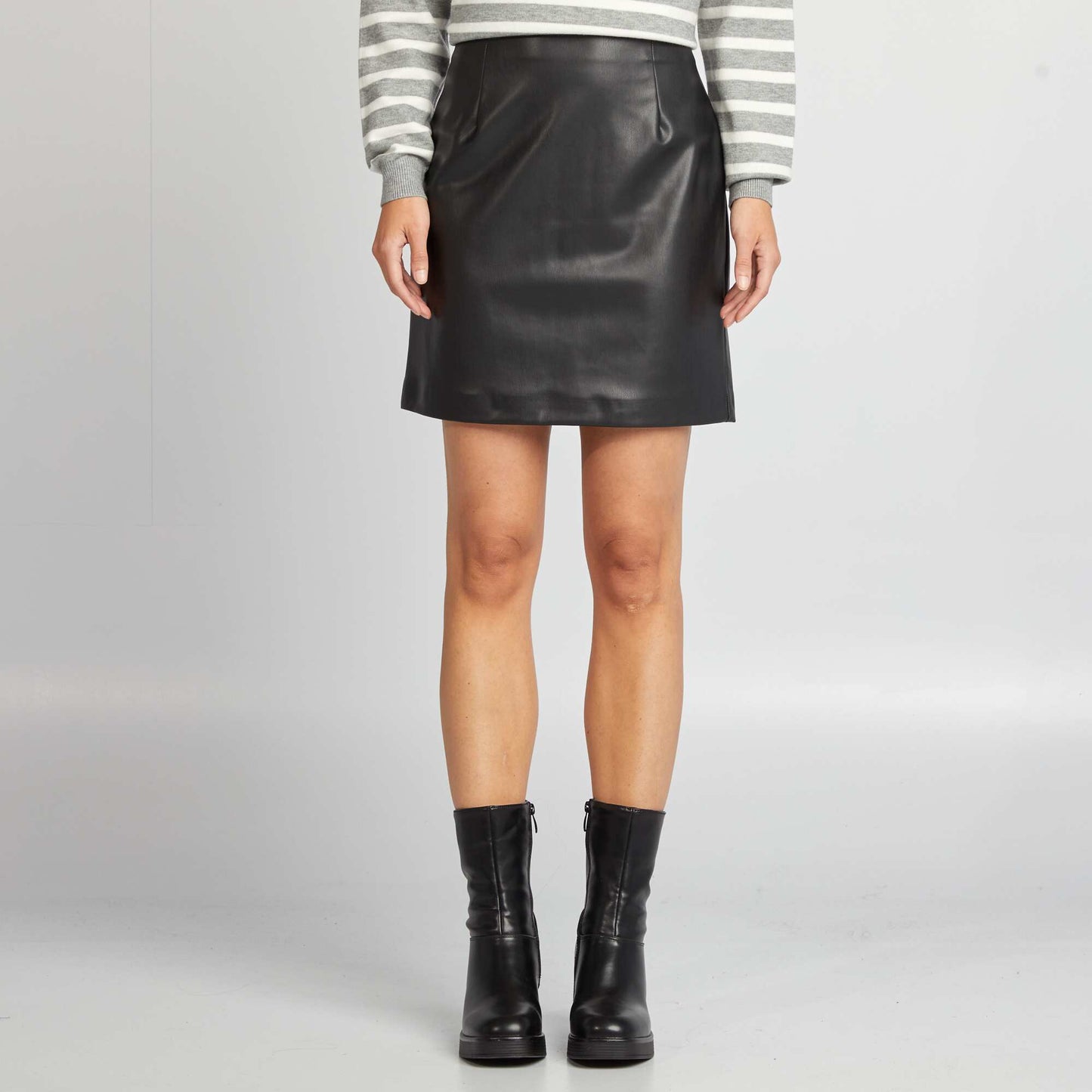 Short straight synthetic skirt black