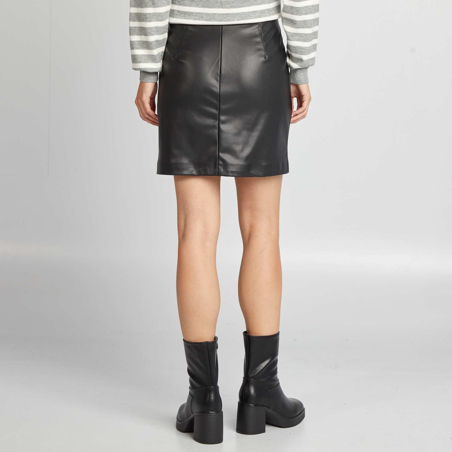 Short straight synthetic skirt black