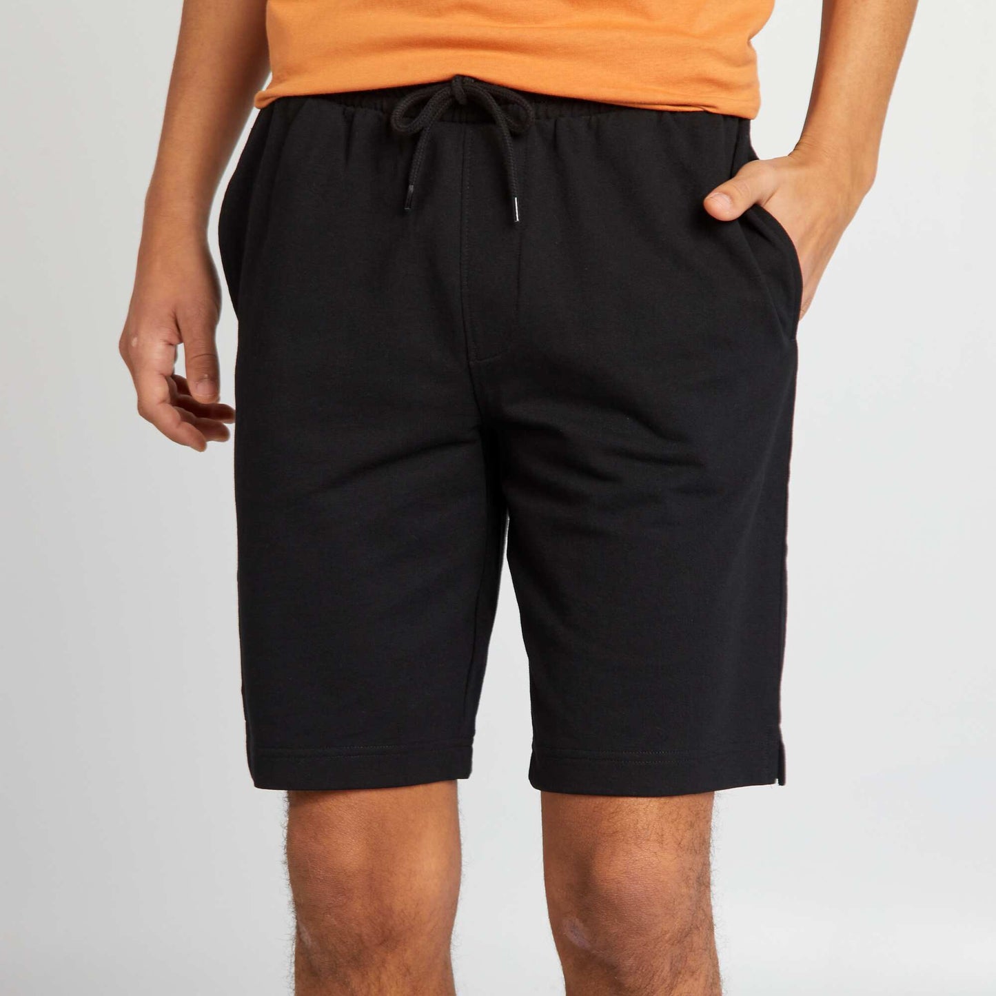 Jogger-style sports shorts black