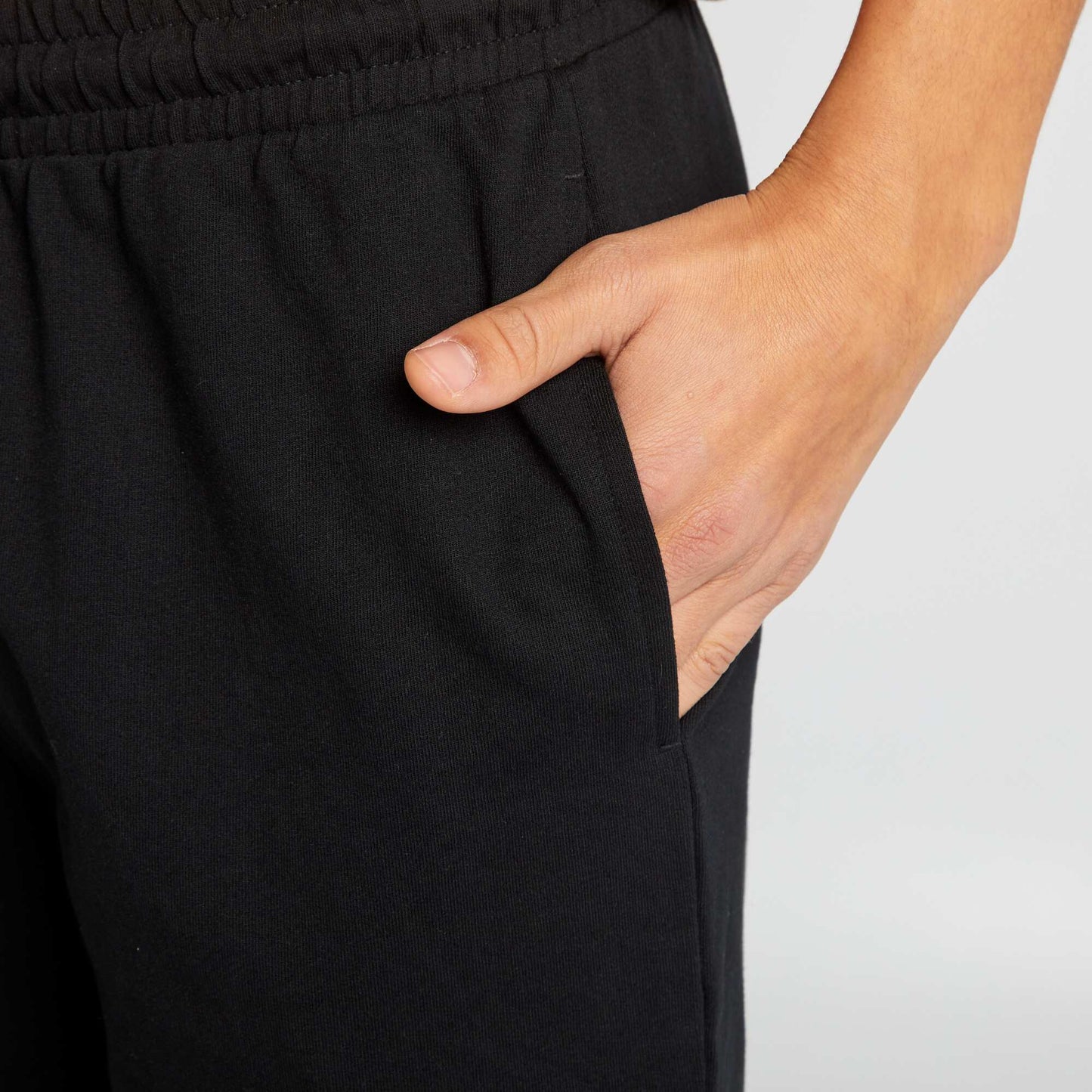 Jogger-style sports shorts black