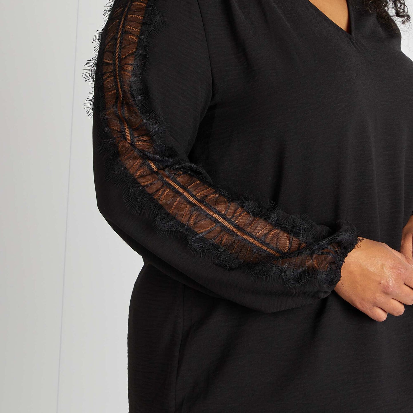 Blouse with lace detailing on the sleeves black