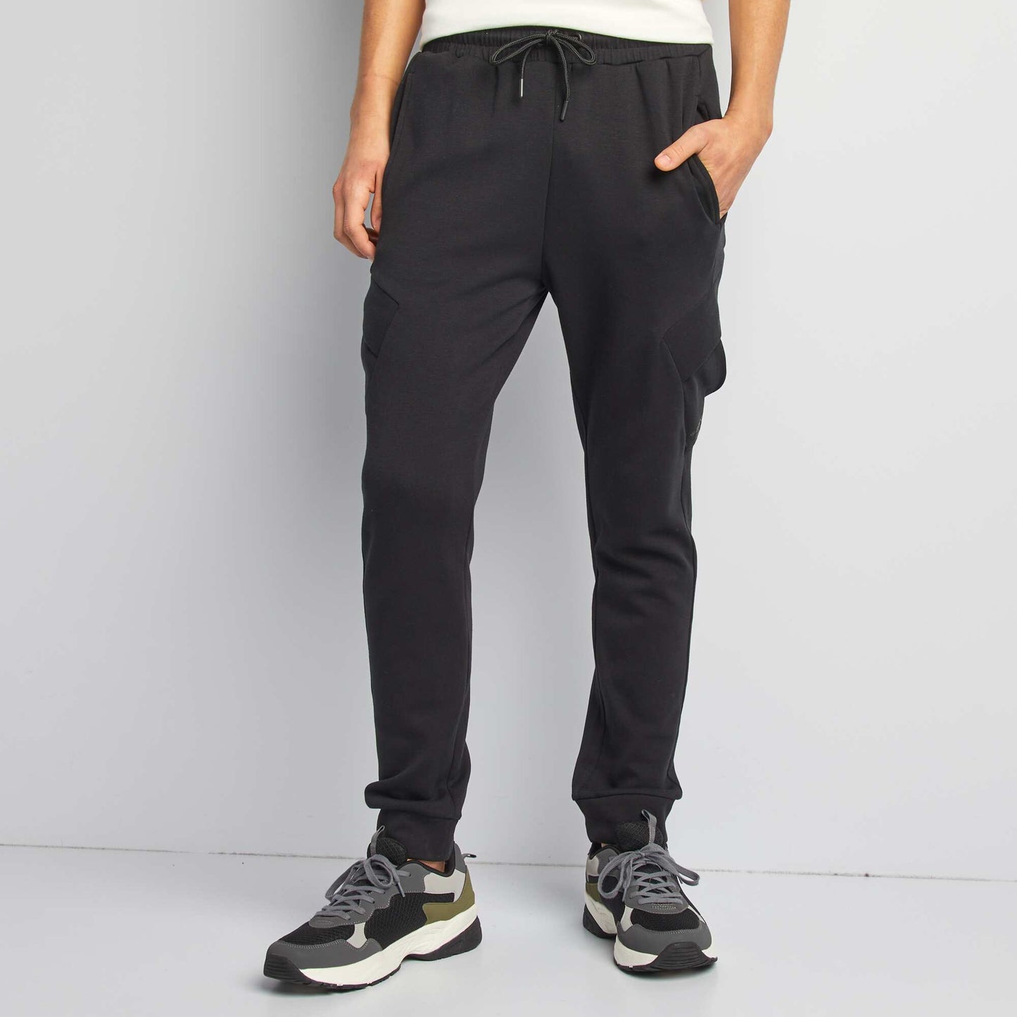 Multi-pocket joggers black