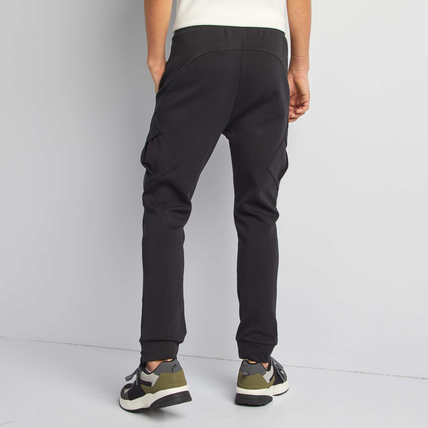 Multi-pocket joggers black