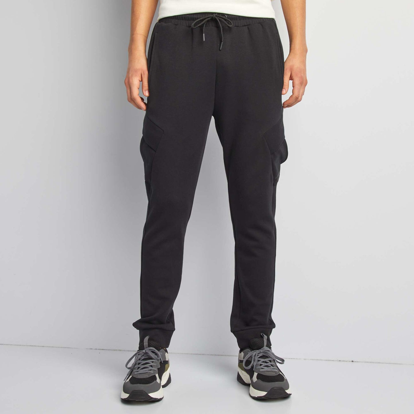 Multi-pocket joggers black