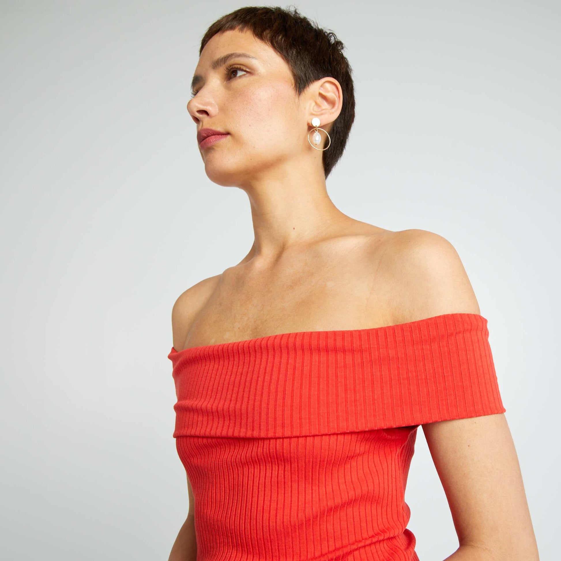 Form-fitting ribbed knit dress with Bardot neckline RED