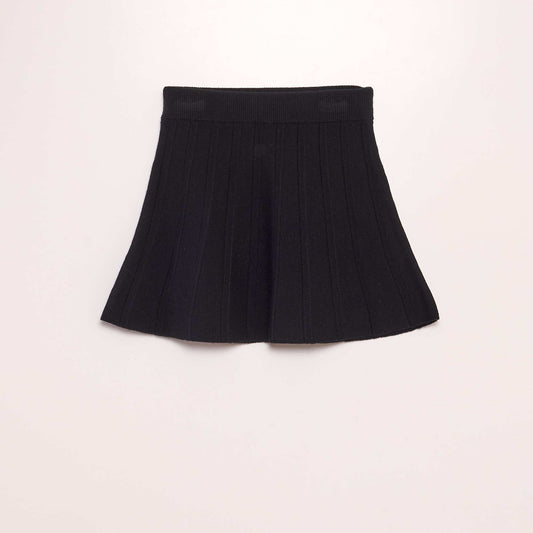 Short flared skirt black