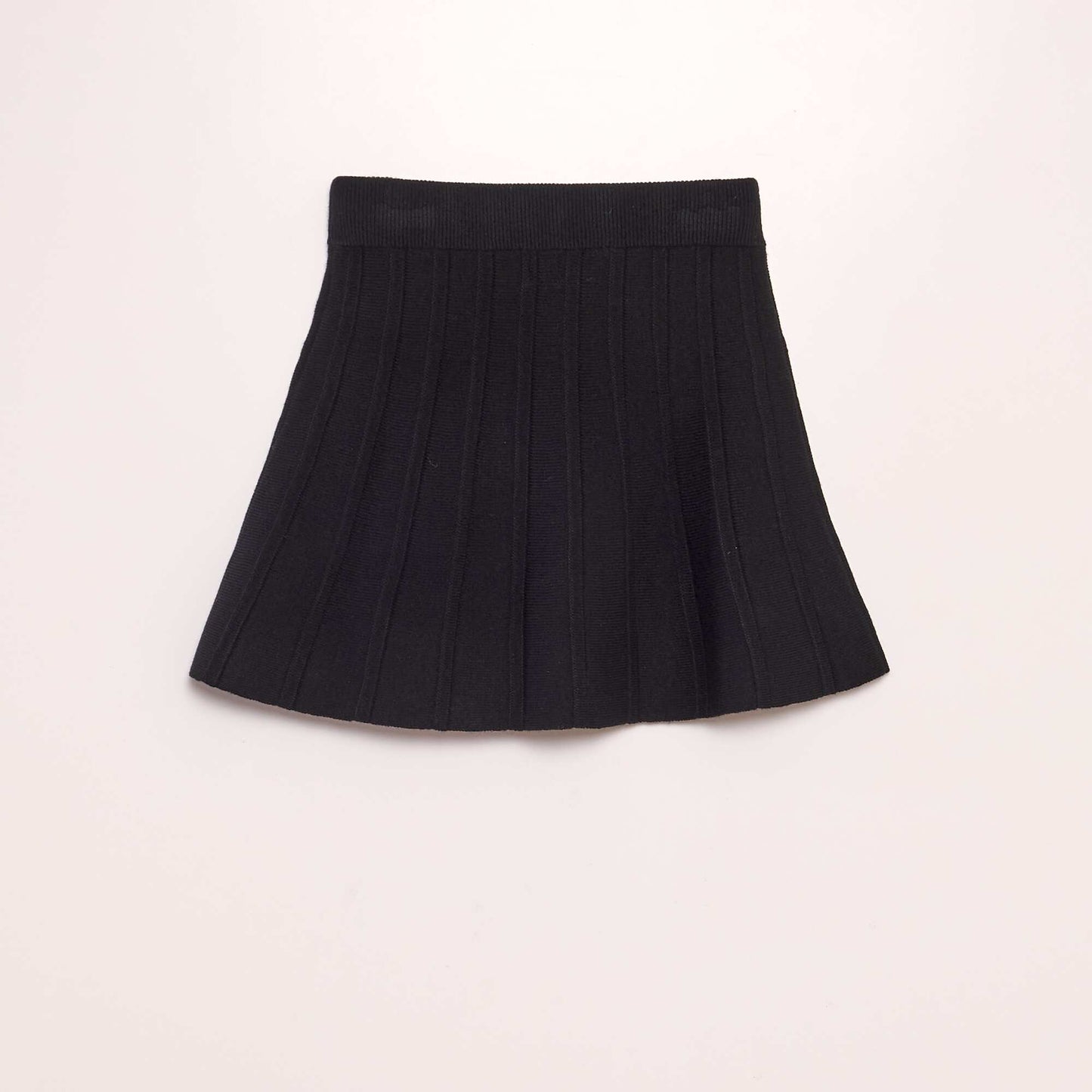 Short flared skirt black