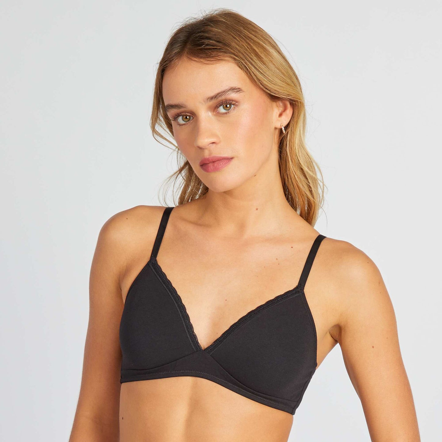 Non-padded triangle bra black