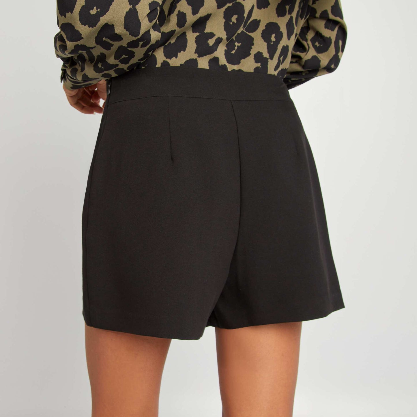 Short plain skort black