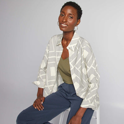 قميص بطبعة غرافيك طويل بطبعة غرافيك باللون البيج