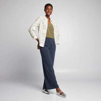 قميص بطبعة غرافيك طويل بطبعة غرافيك باللون البيج