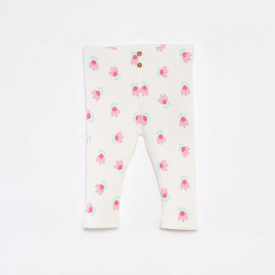 طماق مضلعة بأزرار زخرفية أبيض اللون الأبيض