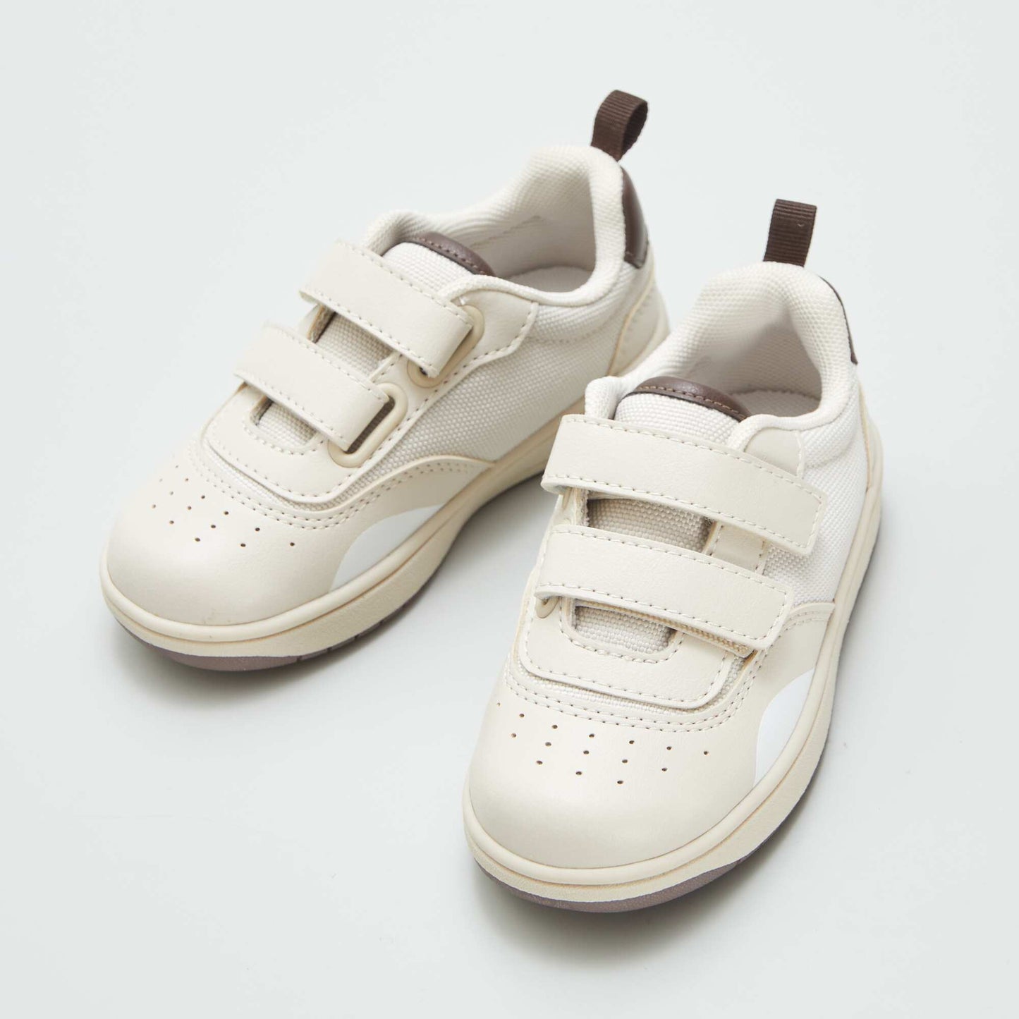 Low-top hook and loop trainers beige