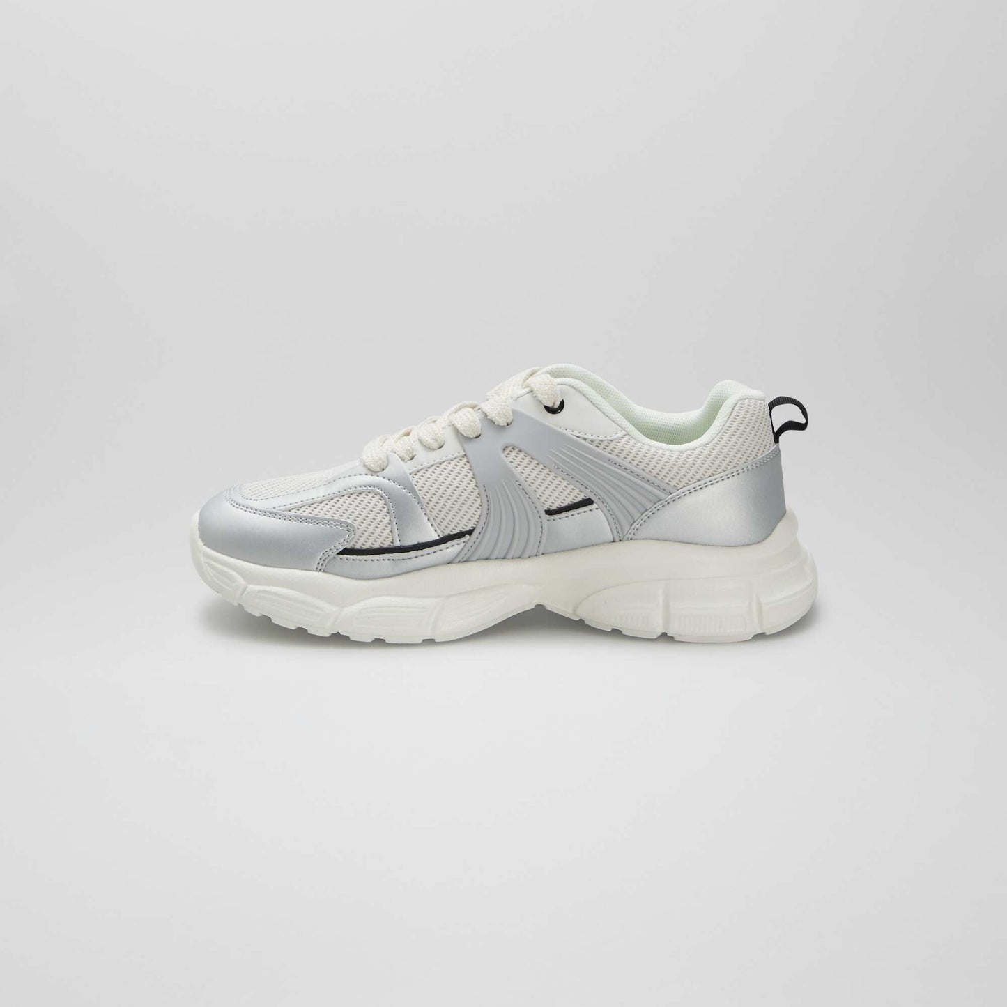 Running shoes with chunky soles WHITE