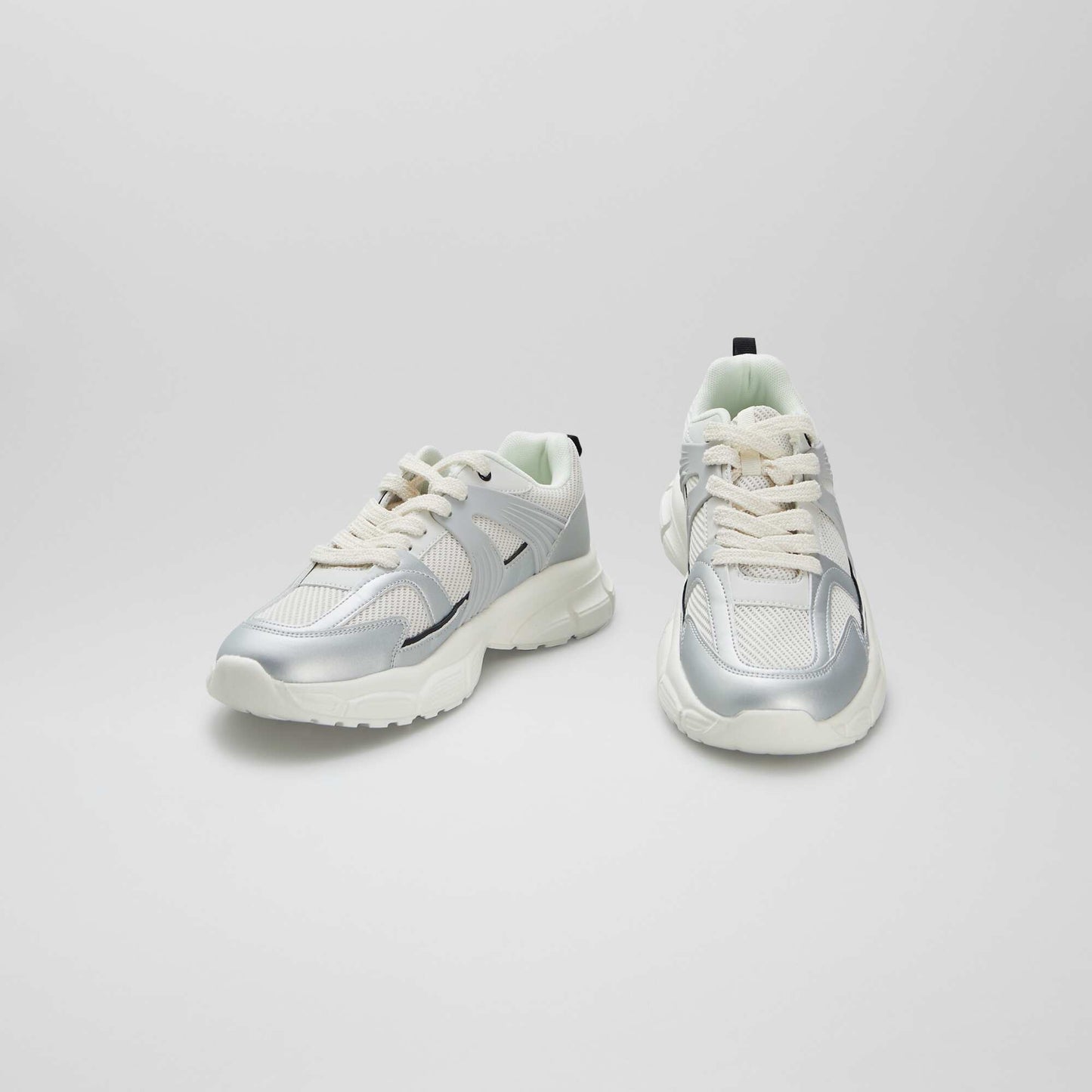 Running shoes with chunky soles WHITE