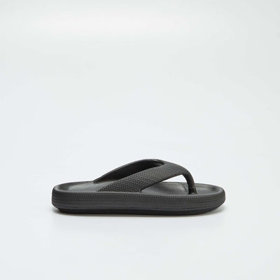 زحافات بنعال مكتنزة باللون الأسود