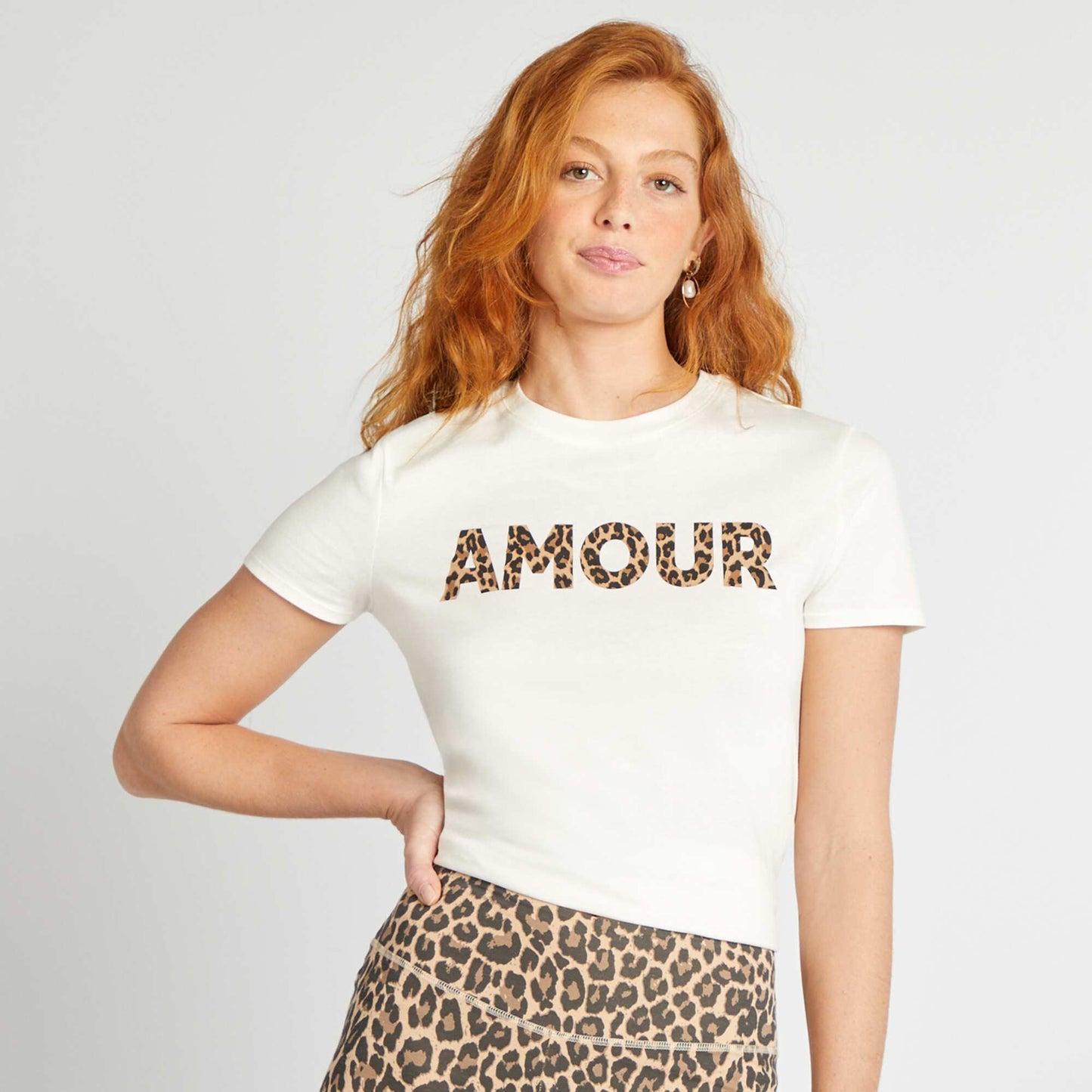 تيشرت أبيض مطبوع