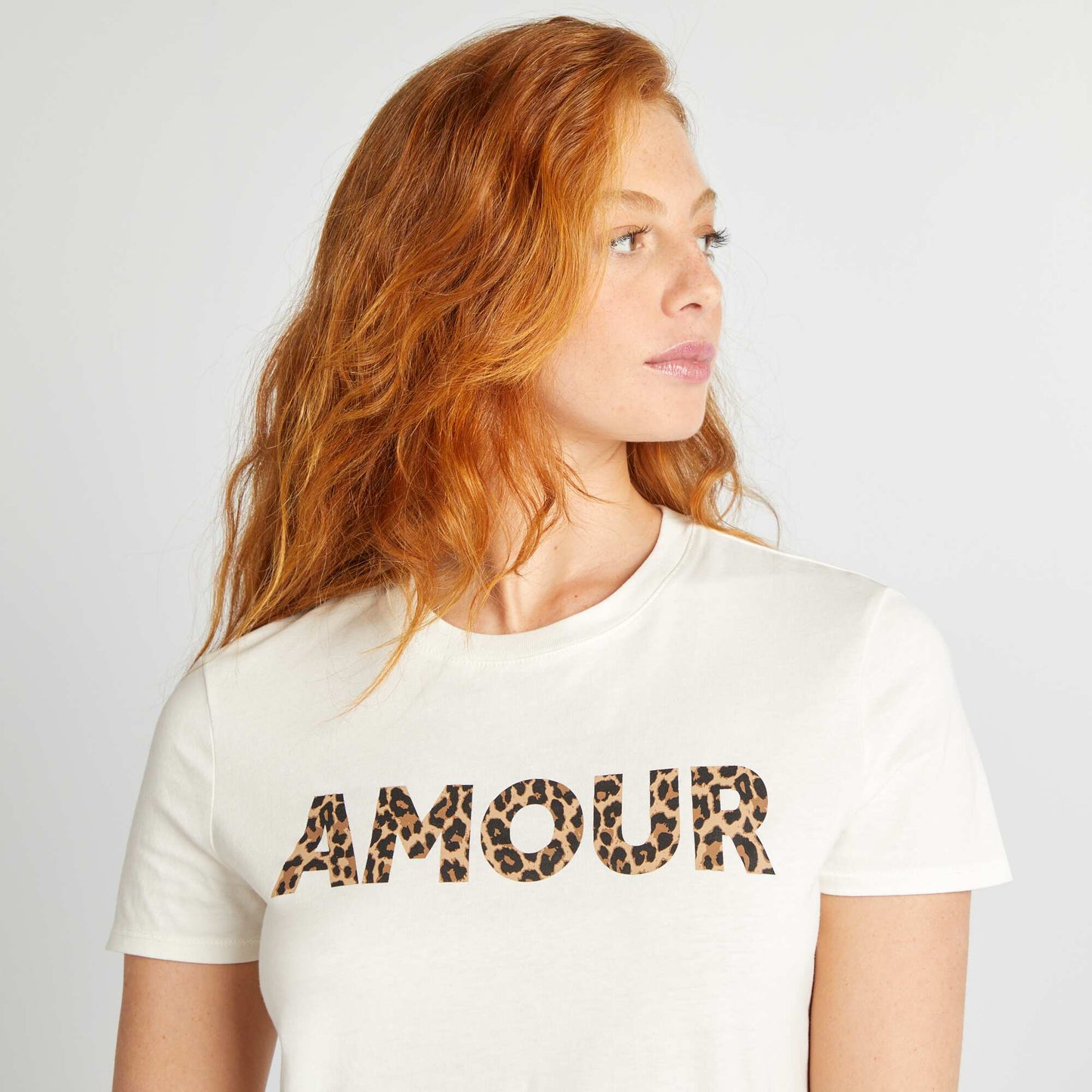 تيشرت أبيض مطبوع