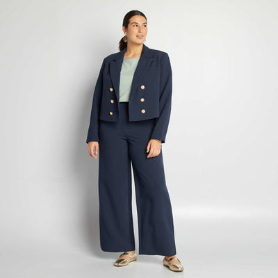 تي شيرت بأكمام قصيرة من الجيرسيه المحبوك باللون الأخضر