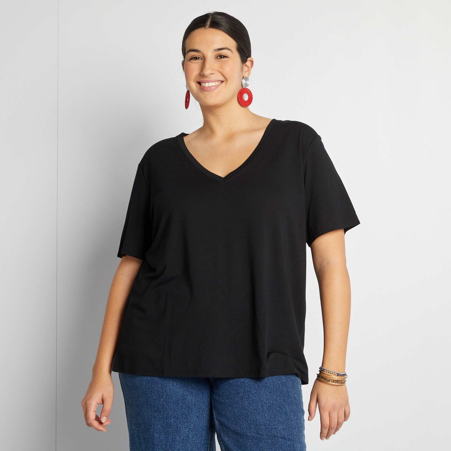 Basic plain V-neck T-shirt BLACK