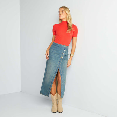 سترة مضلعة بأكمام قصيرة مضلعة أحمر