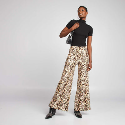 كنزة بأكمام قصيرة مضلعة أسود