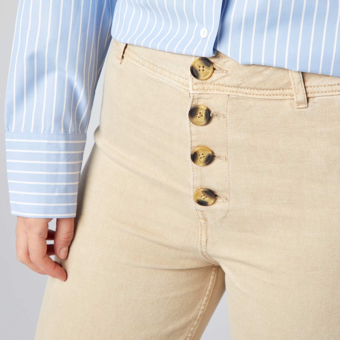 Wide-leg jeans with stylish button fastening BEIGE