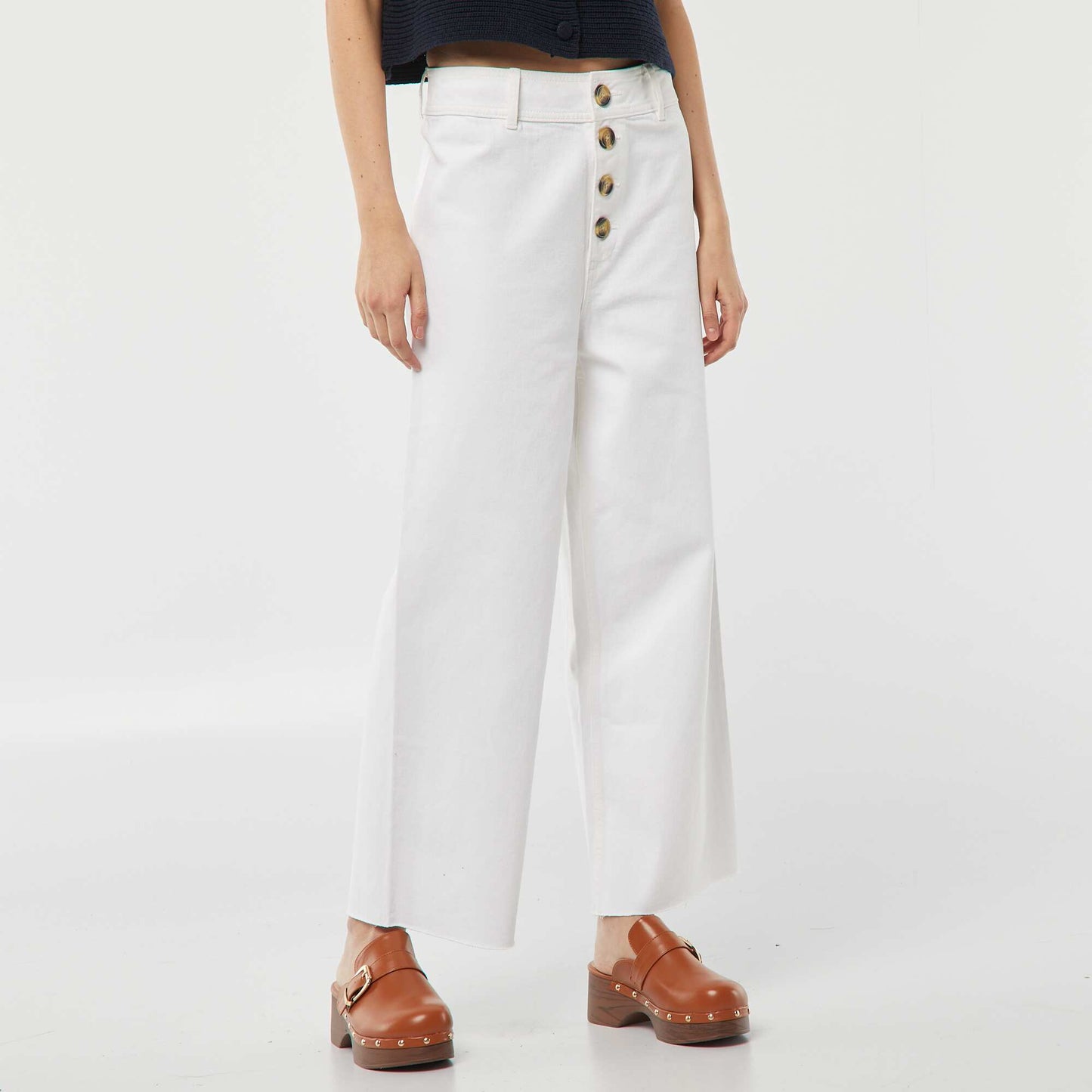 Wide-leg jeans with stylish button fastening WHITE