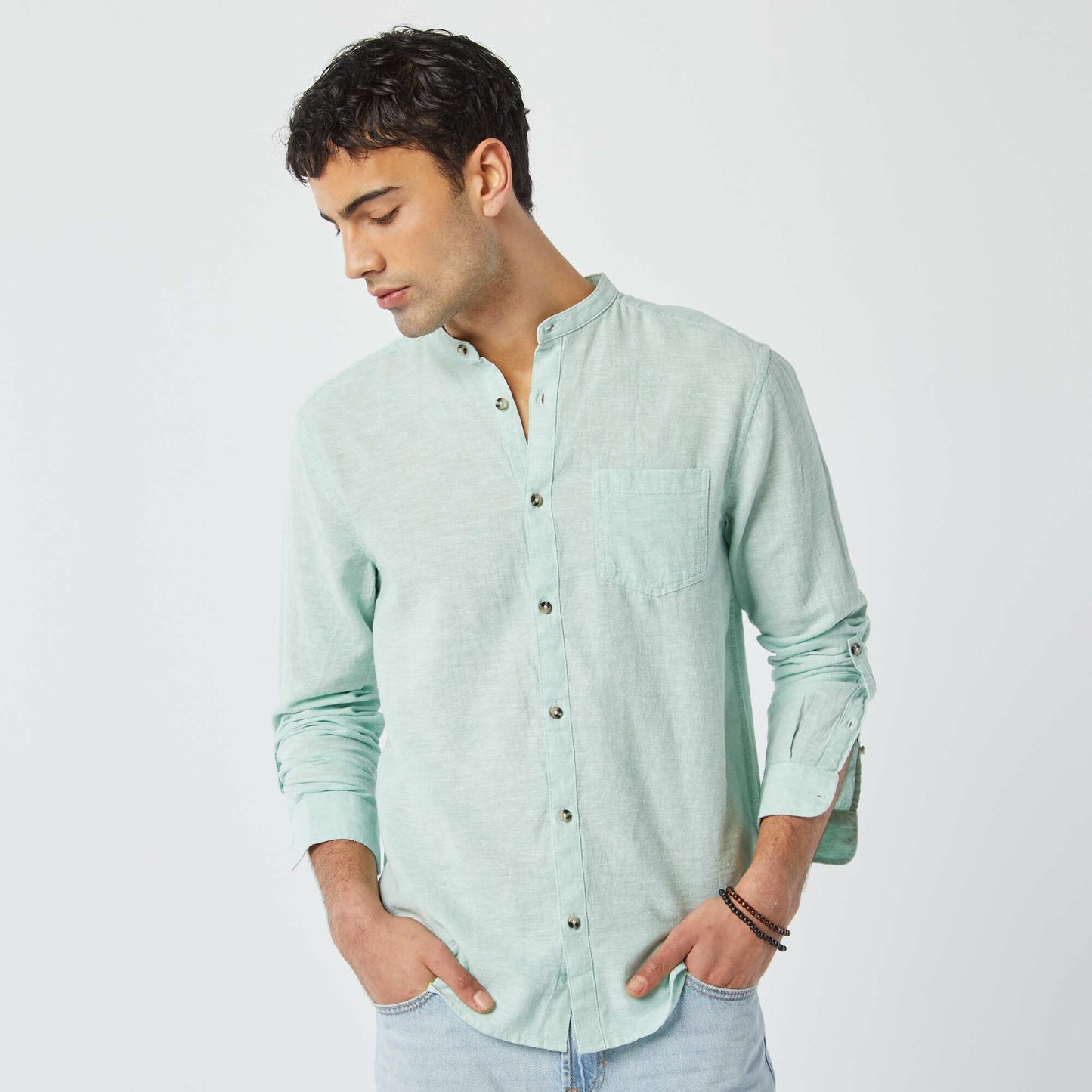 قميص بياقة ماندرين مع قميص كتان أزرق أزرق