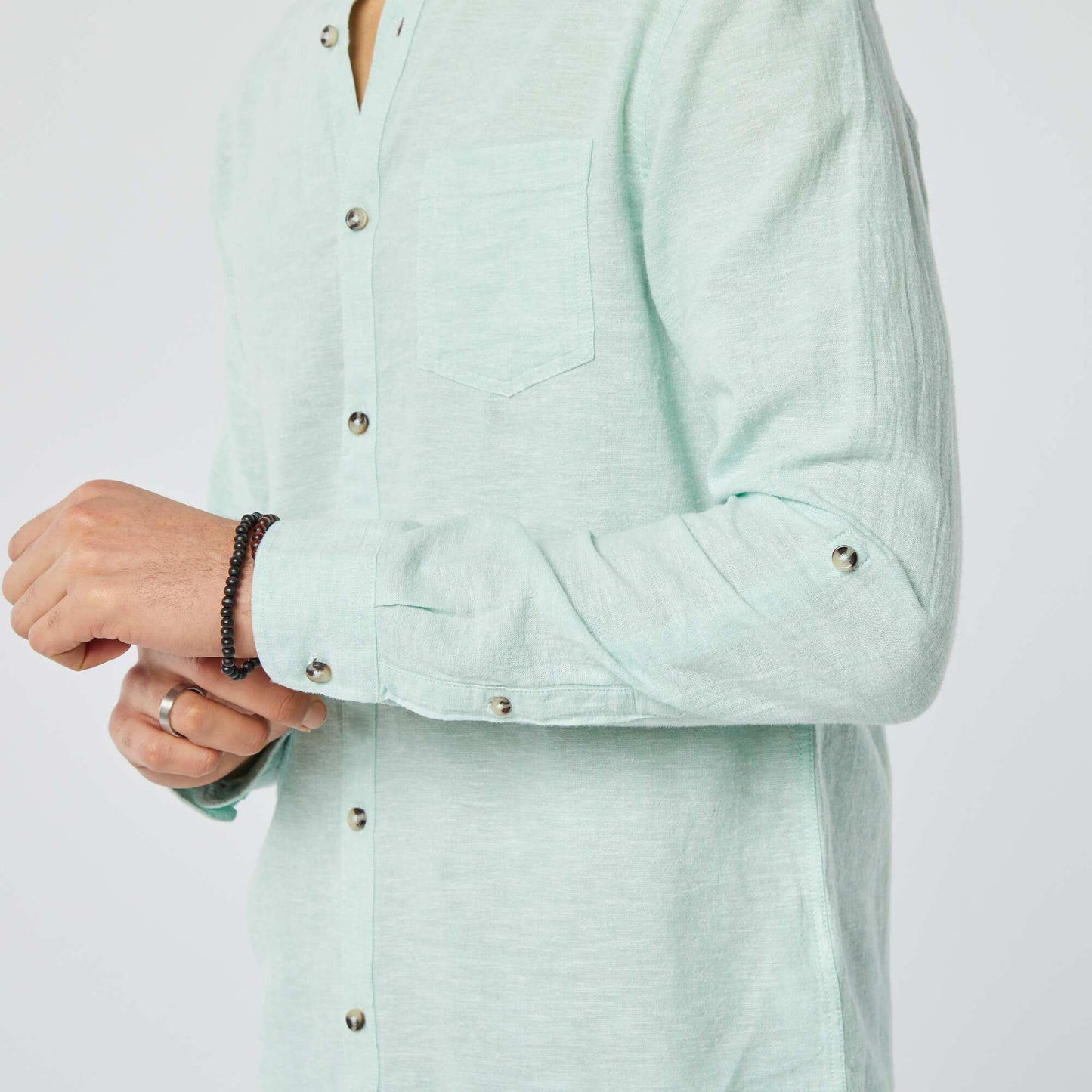 قميص بياقة ماندرين مع قميص كتان أزرق أزرق