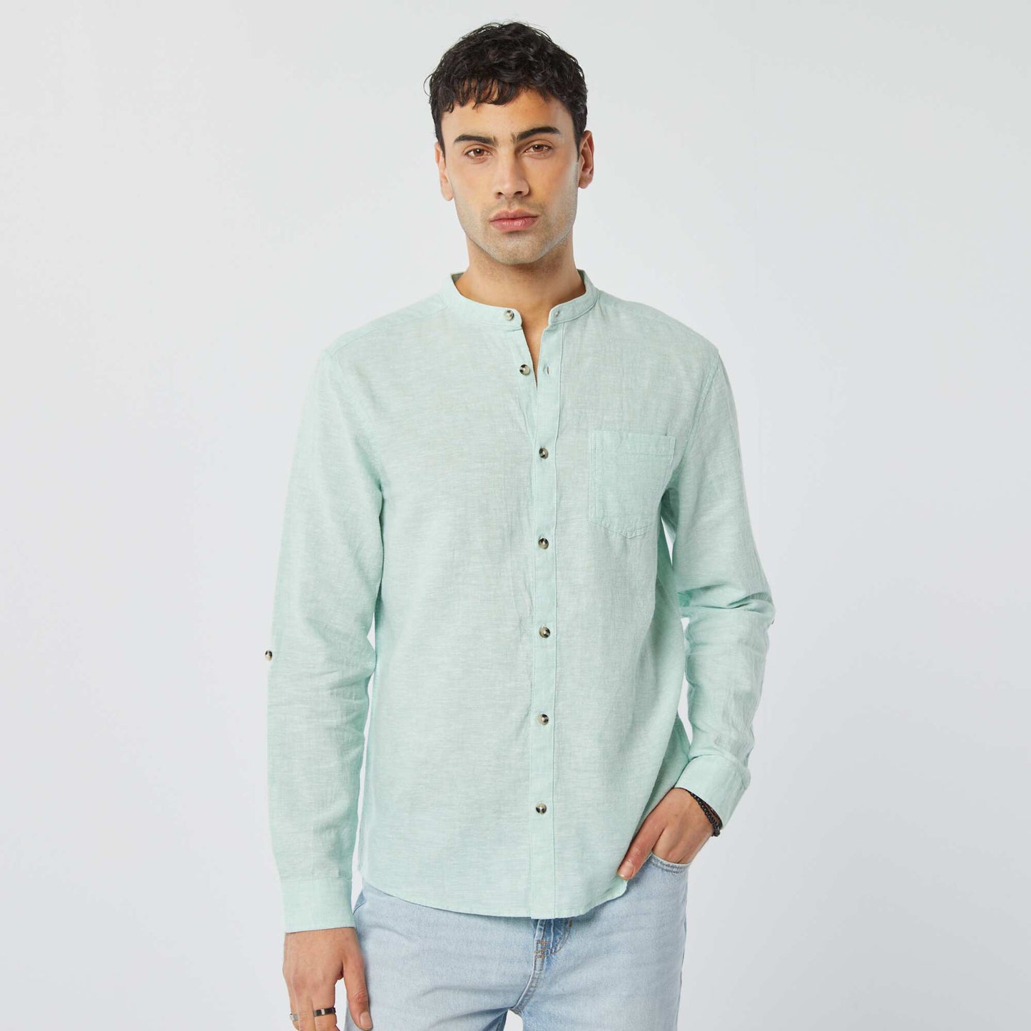 قميص بياقة ماندرين مع قميص كتان أزرق أزرق