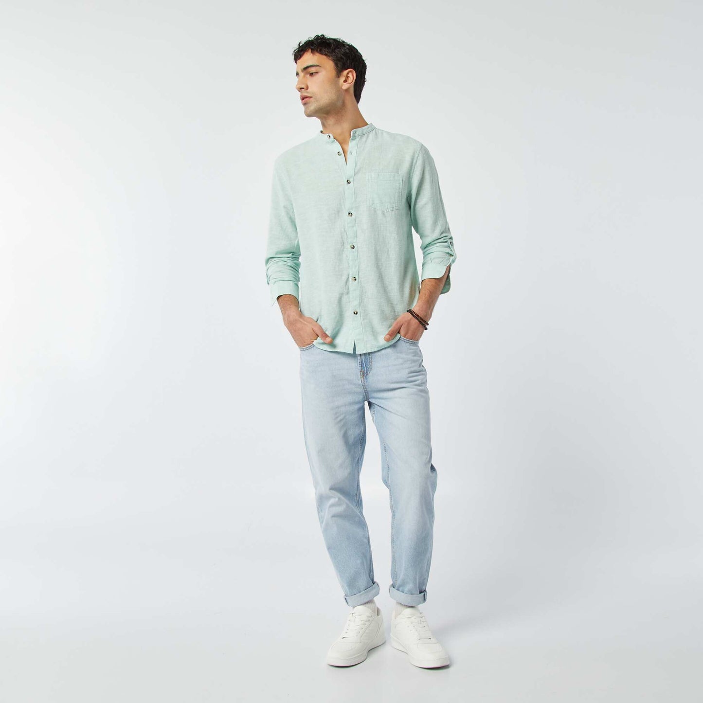 قميص بياقة ماندرين مع قميص كتان أزرق أزرق