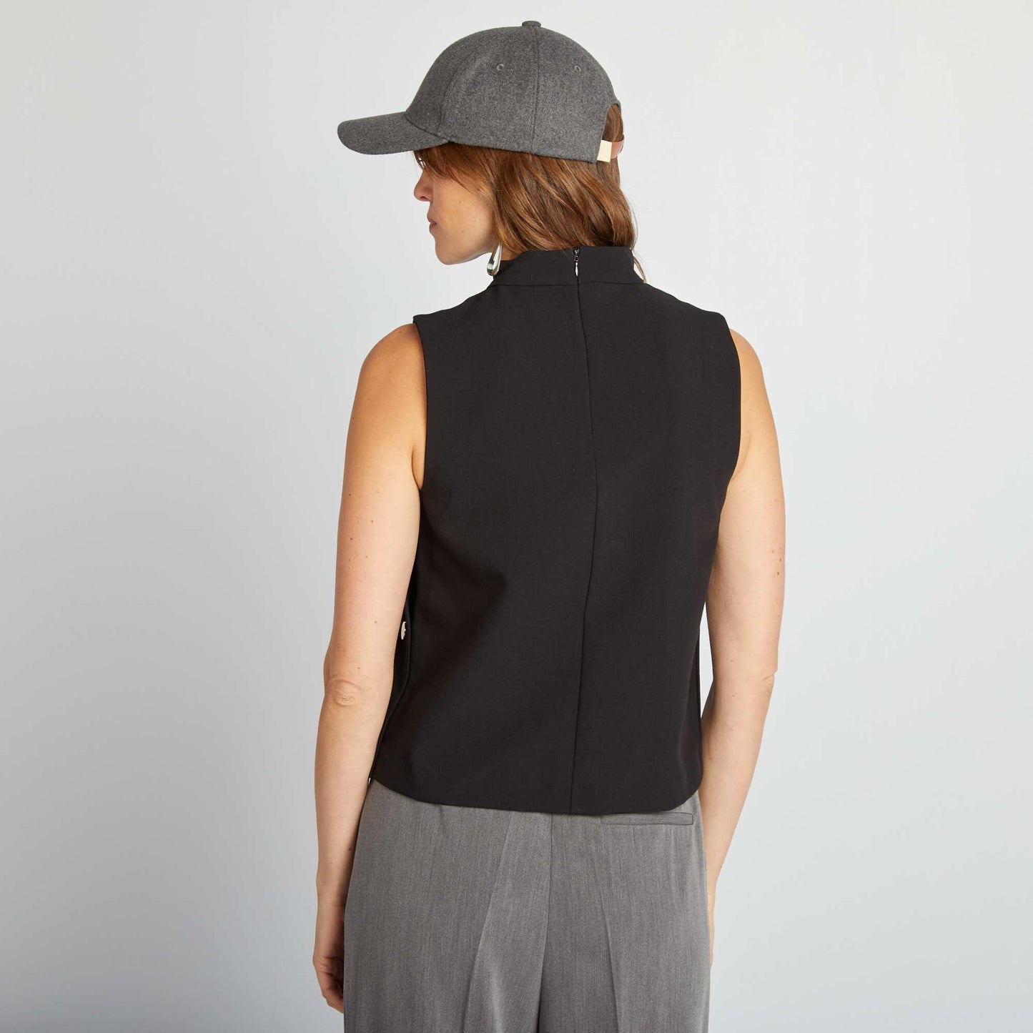 Sleeveless funnel-neck top black