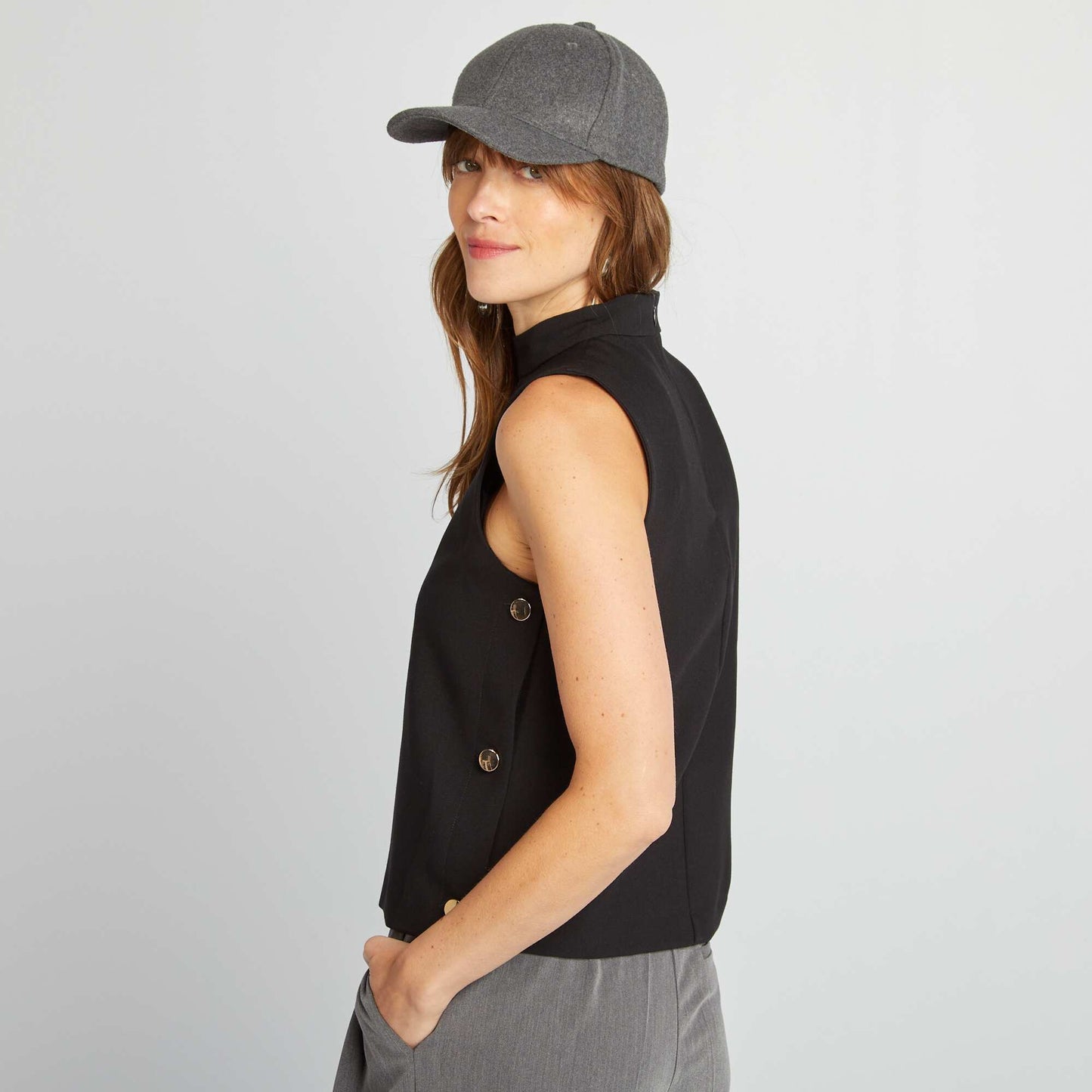 Sleeveless funnel-neck top black