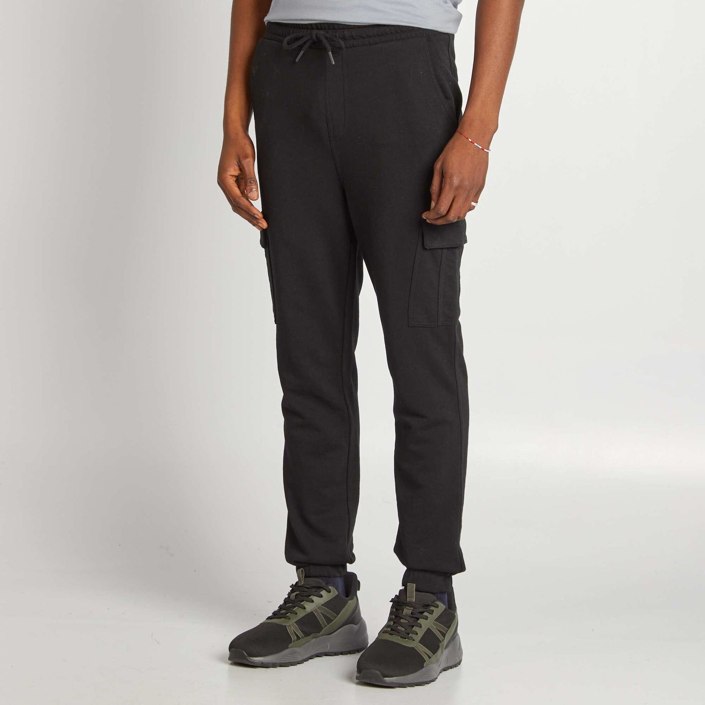 Multi-pocket joggers black