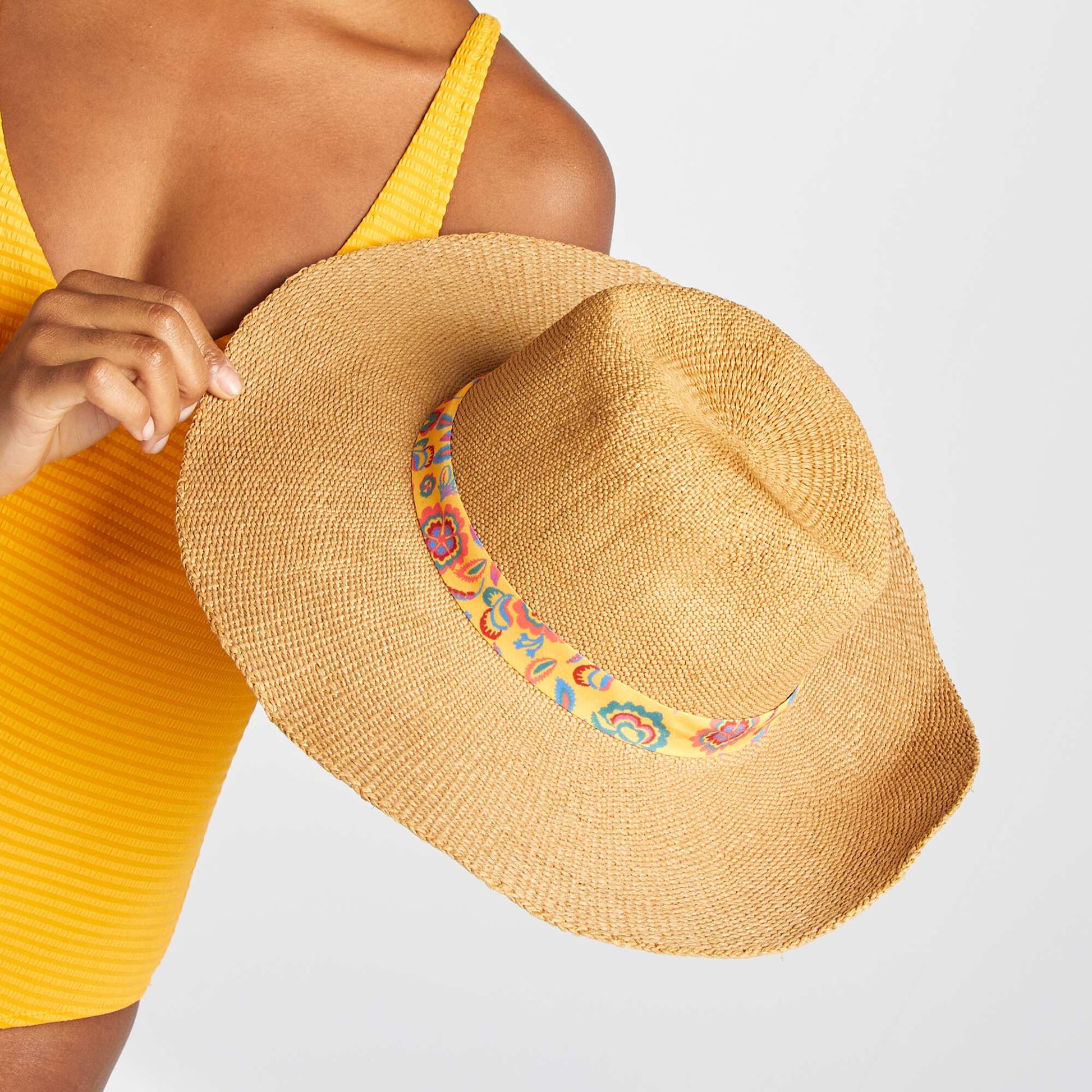 Straw hat with patterned ribbon YELLOW