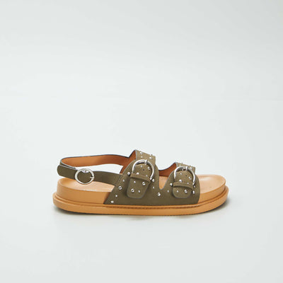 صندل بأحزمة مرصعة باللون الأخضر