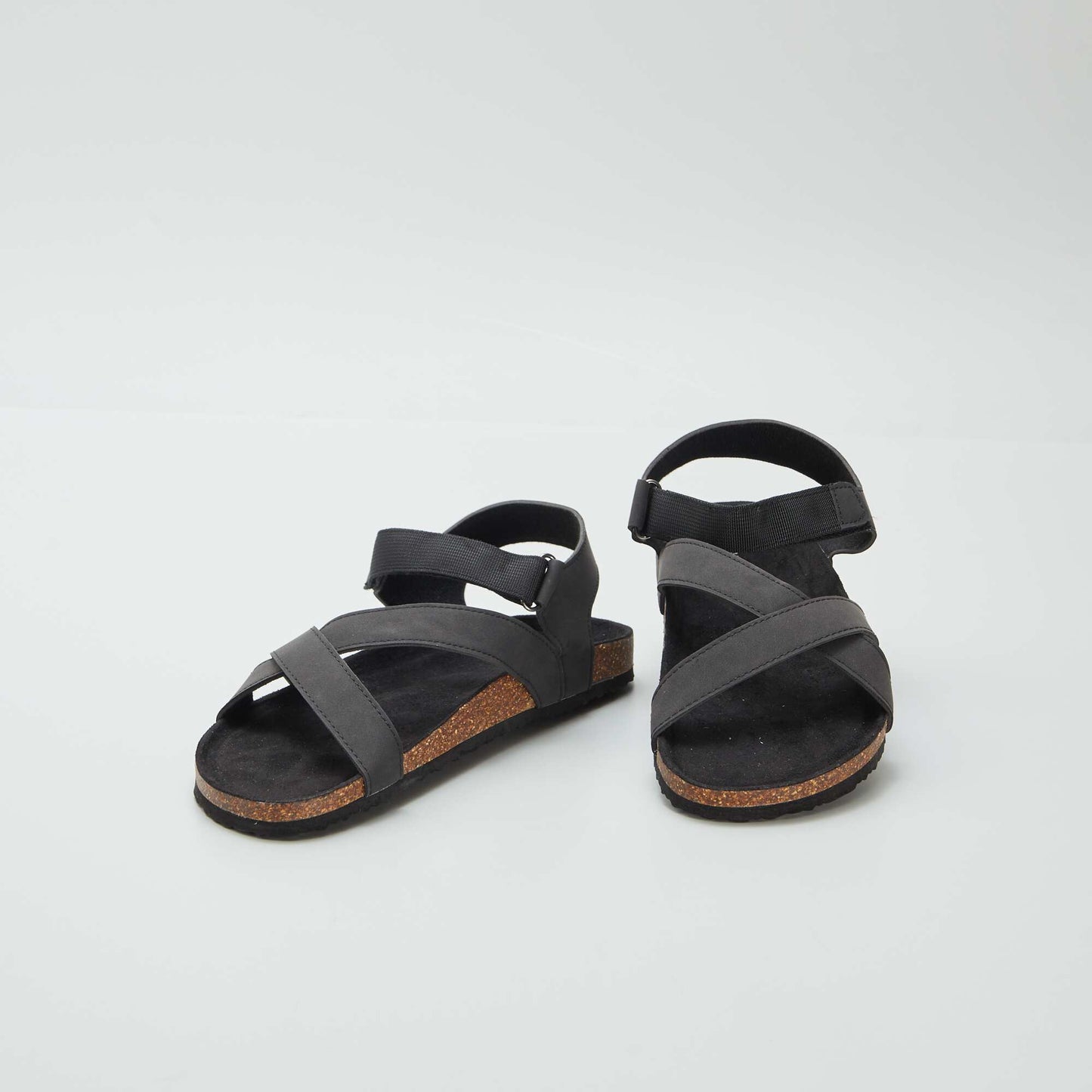 Sandals with crossover straps BLACK