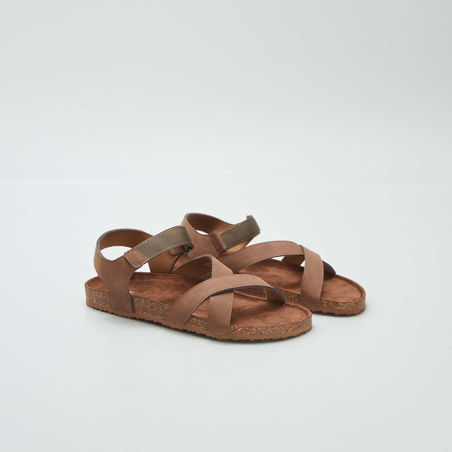 Sandals with crossover straps BROWN