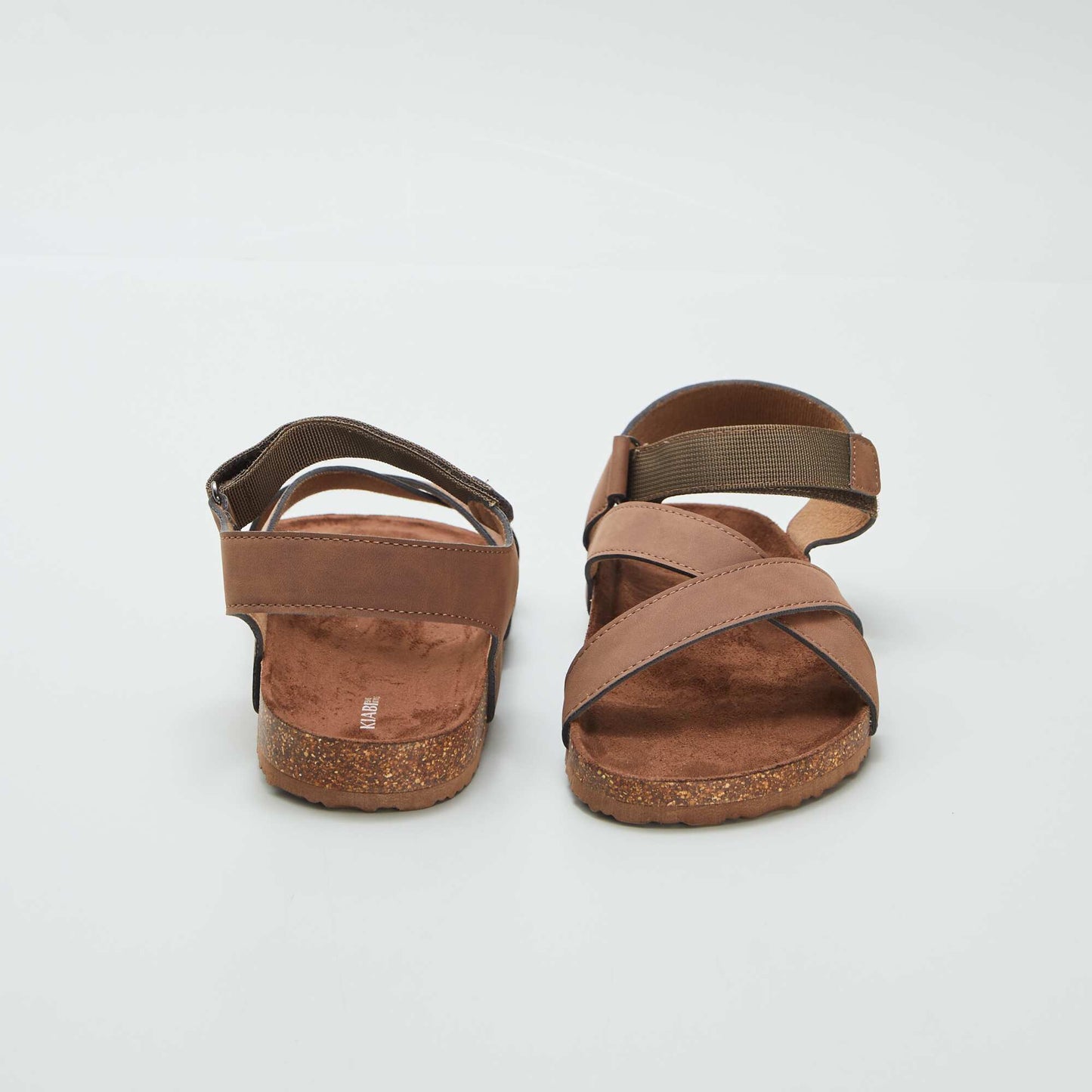 Sandals with crossover straps BROWN