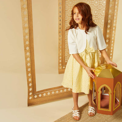 بلوزة بتصميم مفتوح باللون الأبيض