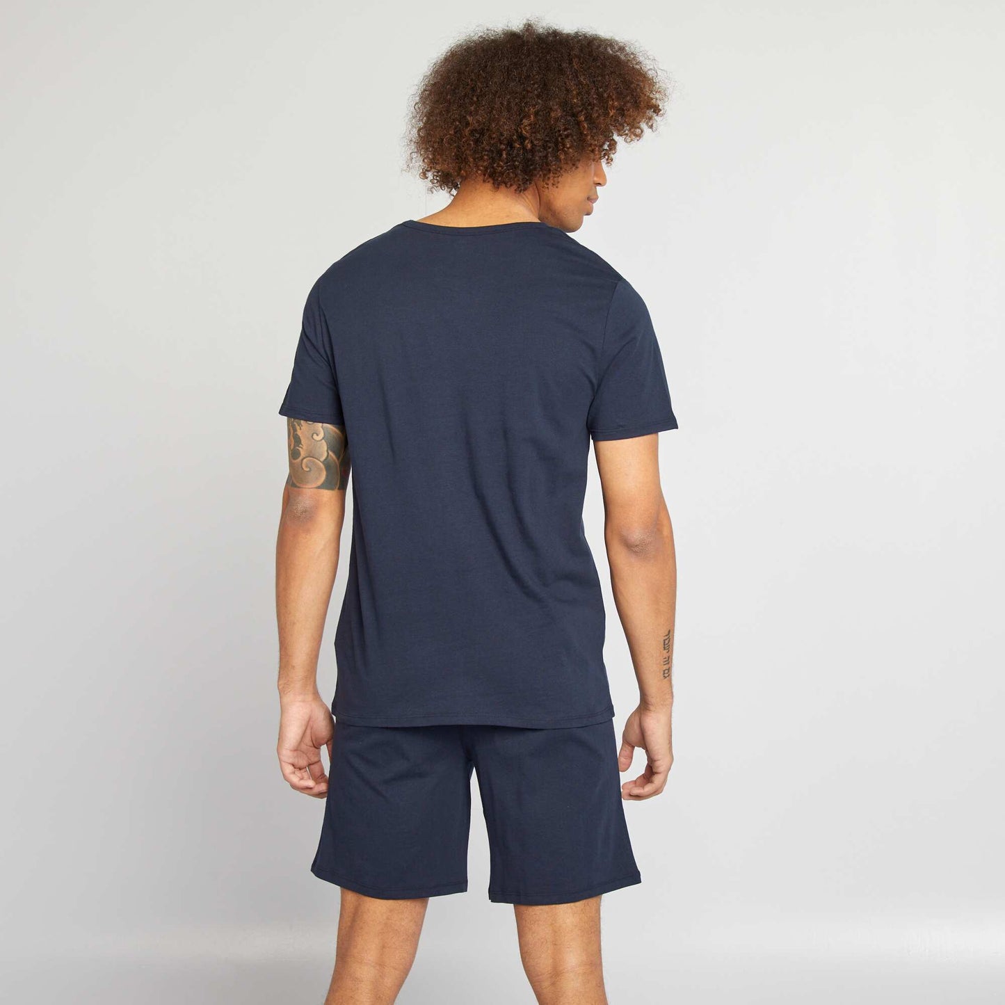 طقم بيجامة تي شيرت وشورت - طقم مكون من قطعتين أزرق