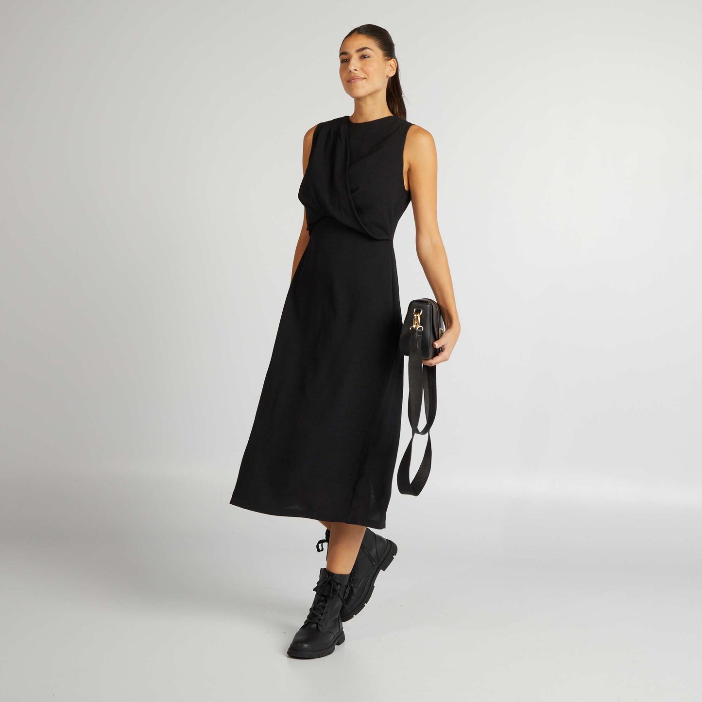 Sleeveless midi dress black